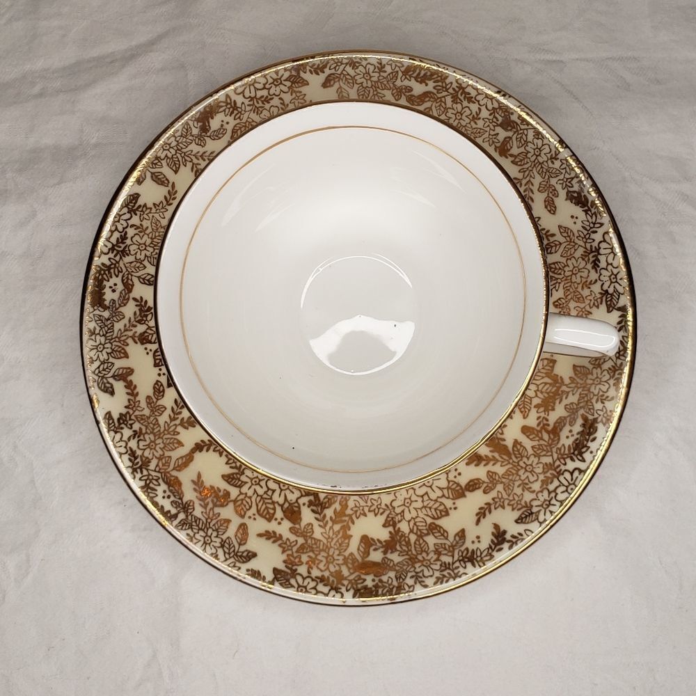 Colclough bone china teacup gold floral daisy